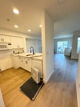 2530 15th Ave W, Unit 308 in Seattle, WA - Building Photo - Building Photo