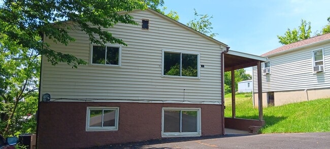 130 East St in Christiansburg, VA - Building Photo - Building Photo
