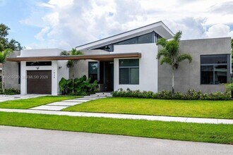 1830 NE 193rd St in Miami, FL - Building Photo - Building Photo