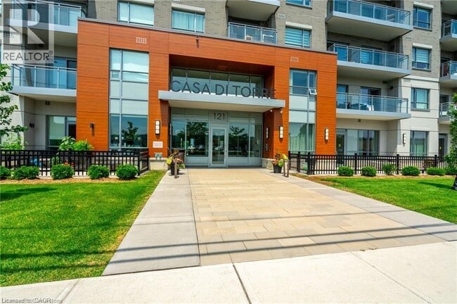 121 Hwy 8 in Stoney Creek, ON - Building Photo - Building Photo
