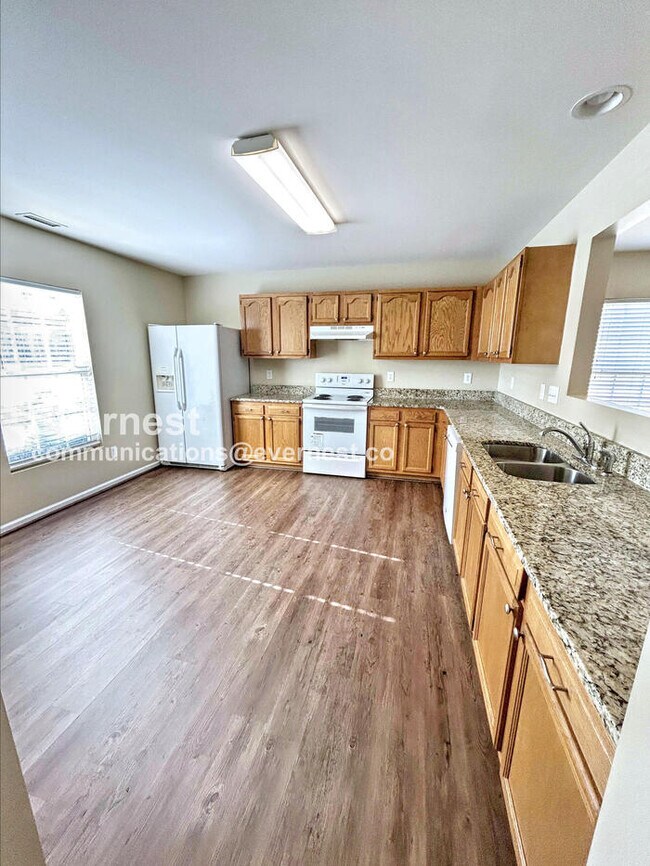 941 Ujamaa Dr in Raleigh, NC - Foto de edificio - Building Photo