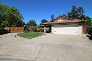 1836 E Solar Ave in Fresno, CA - Building Photo
