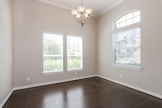 8402 Oak Knot Dr in Spring, TX - Foto de edificio - Building Photo