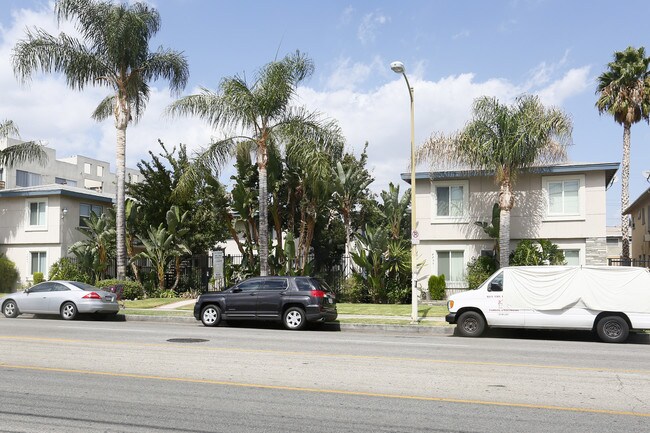 20601 Vanowen St in Winnetka, CA - Foto de edificio - Building Photo
