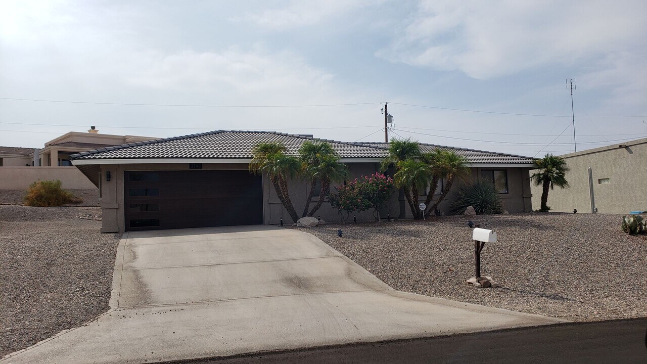 3740 Breakwater Dr in Lake Havasu City, AZ - Building Photo