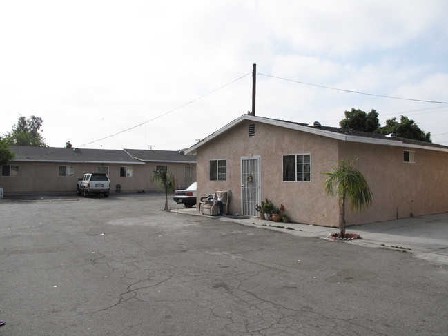 12700 S Willowbrook Ave in Compton, CA - Building Photo - Building Photo