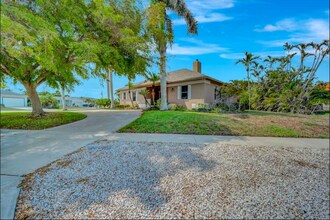 381 Worthington St in Marco Island, FL - Building Photo - Building Photo