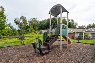 Hyden Greene in Philippi, WV - Foto de edificio - Building Photo