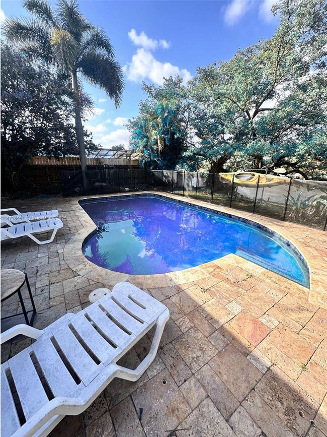1824 NW 36th Ct in Oakland Park, FL - Building Photo - Building Photo
