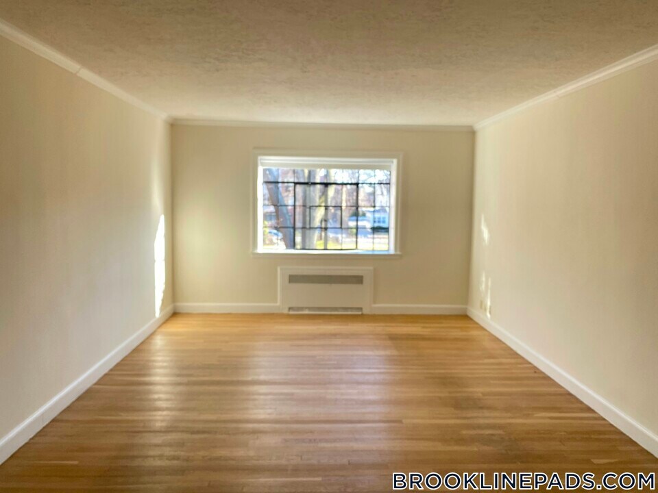 108 Sewall Ave-Unit -3 in Brookline, MA - Building Photo