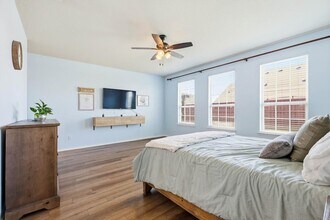 253 Calvert St in Waxahachie, TX - Foto de edificio - Building Photo