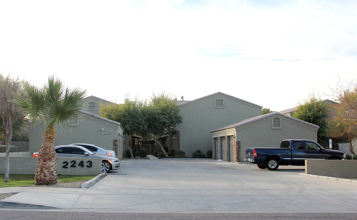 Morten Townhomes in Phoenix, AZ - Building Photo