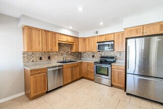 8050 E Clarendon Ave in Scottsdale, AZ - Building Photo - Building Photo