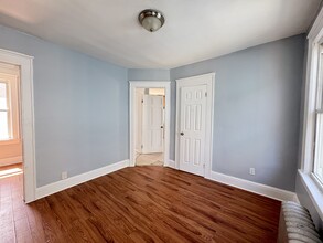 130 4th St, Unit 2 in Elizabeth, NJ - Foto de edificio - Building Photo