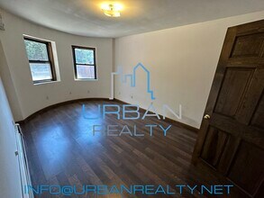 1911 Beacon St, Unit 2 in Brookline, MA - Building Photo - Building Photo