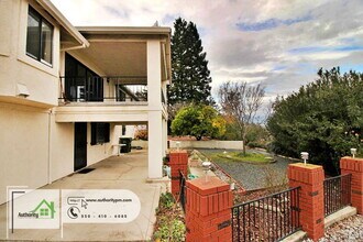 3112 Riesling Path in Redding, CA - Building Photo - Building Photo
