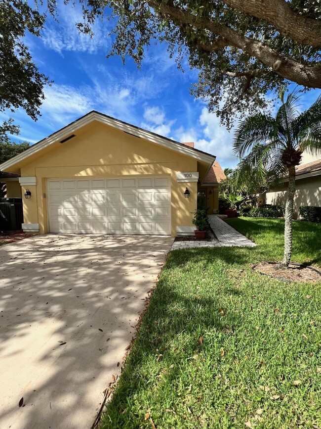 100 Cape Pointe Cir in Jupiter, FL - Foto de edificio - Building Photo