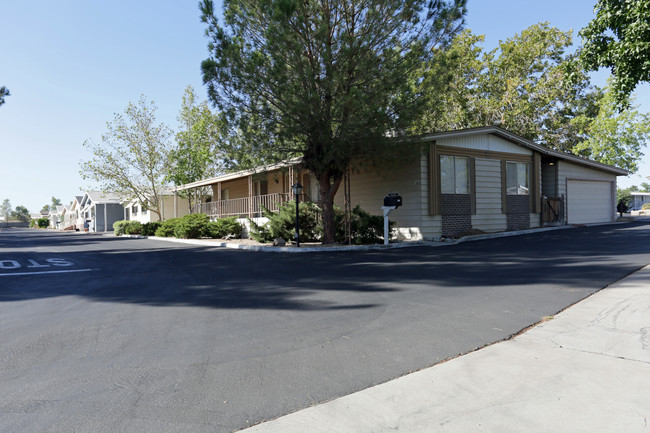 14000 El Evado Rd in Victorville, CA - Foto de edificio - Primary Photo