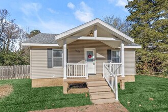 1488 W Mt Comfort Rd in Fayetteville, AR - Building Photo - Building Photo