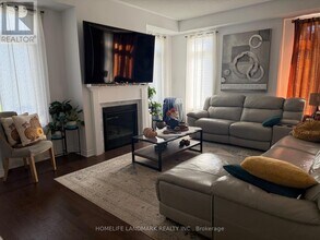 21 Kingsbury Trl in Barrie, ON - Building Photo - Building Photo
