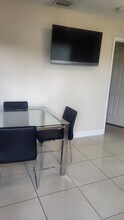 2347 Liberty St, Unit REAR in Hollywood, FL - Foto de edificio - Building Photo