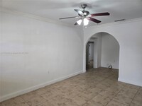 961 E 32nd St in Hialeah, FL - Building Photo - Building Photo