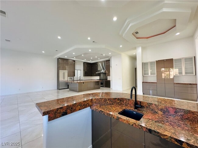 property at 2025 Grouse St