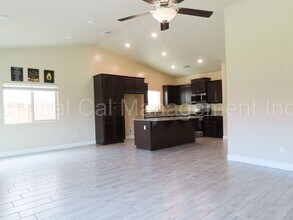 9406 Holly Ridge Ln in Shafter, CA - Building Photo - Building Photo
