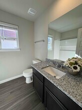 4922 Luke Matthew Dr in Rosharon, TX - Foto de edificio - Building Photo