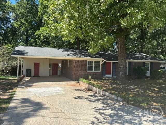 1121 Daniells Bridge Rd in Athens, GA - Building Photo