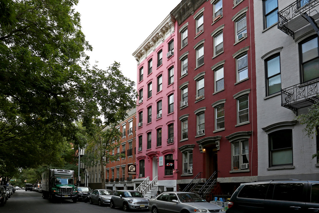 218 E 5th St in New York, NY - Building Photo