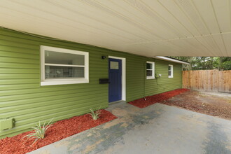 8514 Oak Leaf Rd in Jacksonville, FL - Building Photo - Building Photo