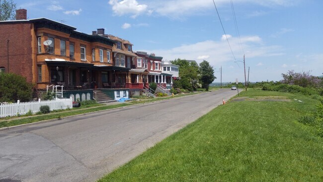 33 Bay View Ter in Newburgh, NY - Building Photo - Building Photo