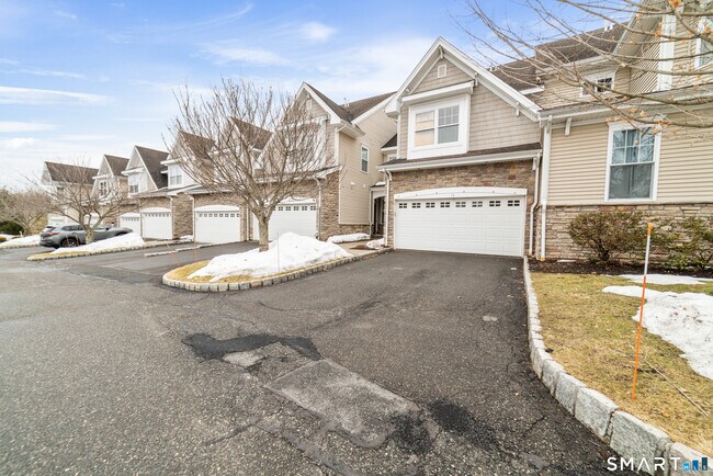 13 Paulding Terrace in Danbury, CT - Building Photo - Building Photo