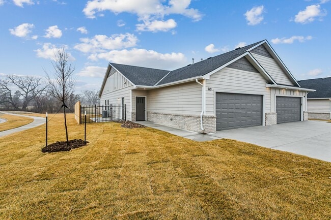 917 S Logan St, Unit 917 in Newton, KS - Building Photo - Building Photo