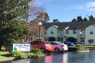 Pacific Pines in Bandon, OR - Foto de edificio - Building Photo