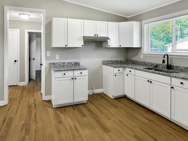 501 Saunders Pl in High Point, NC - Building Photo - Building Photo