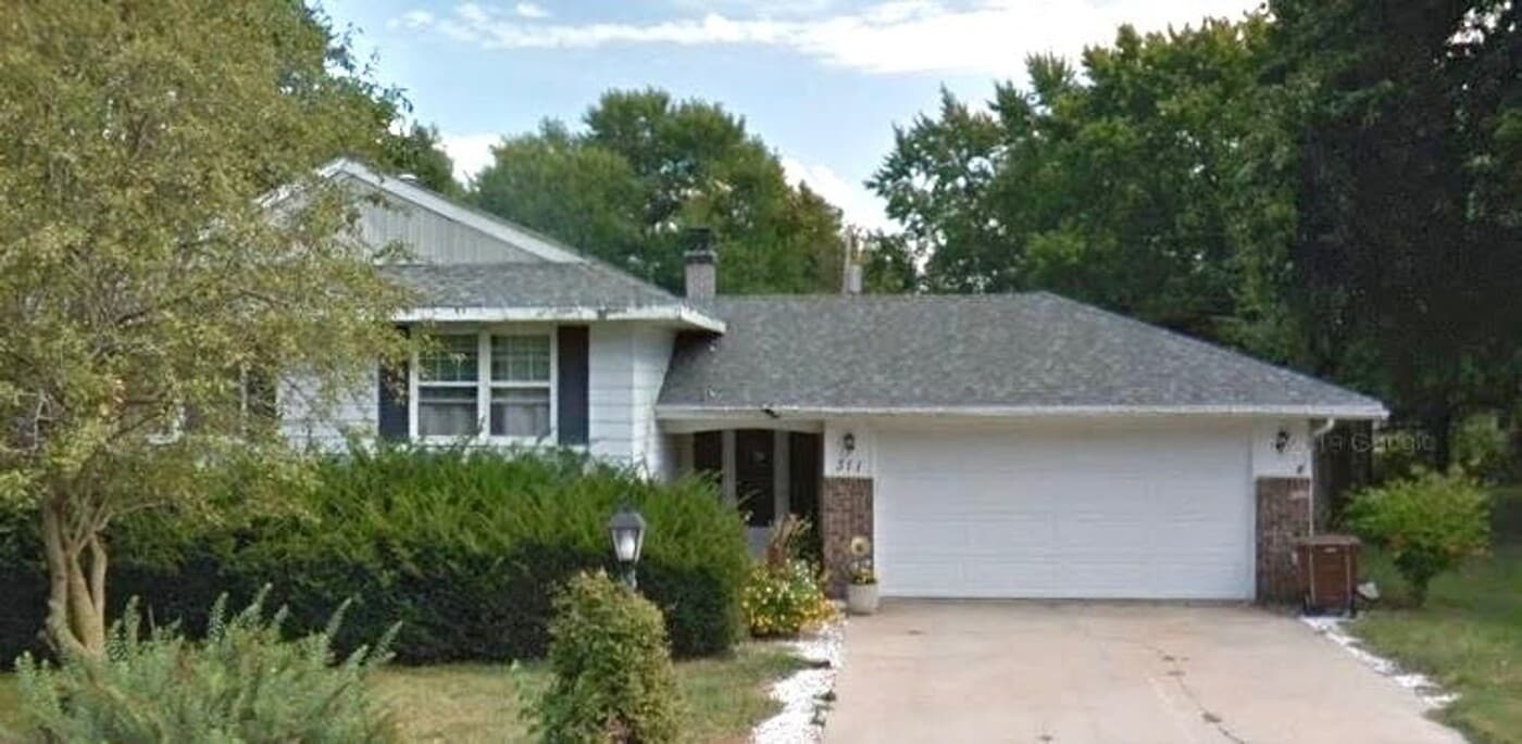 311 Weathering Dr in Mahomet, IL - Building Photo