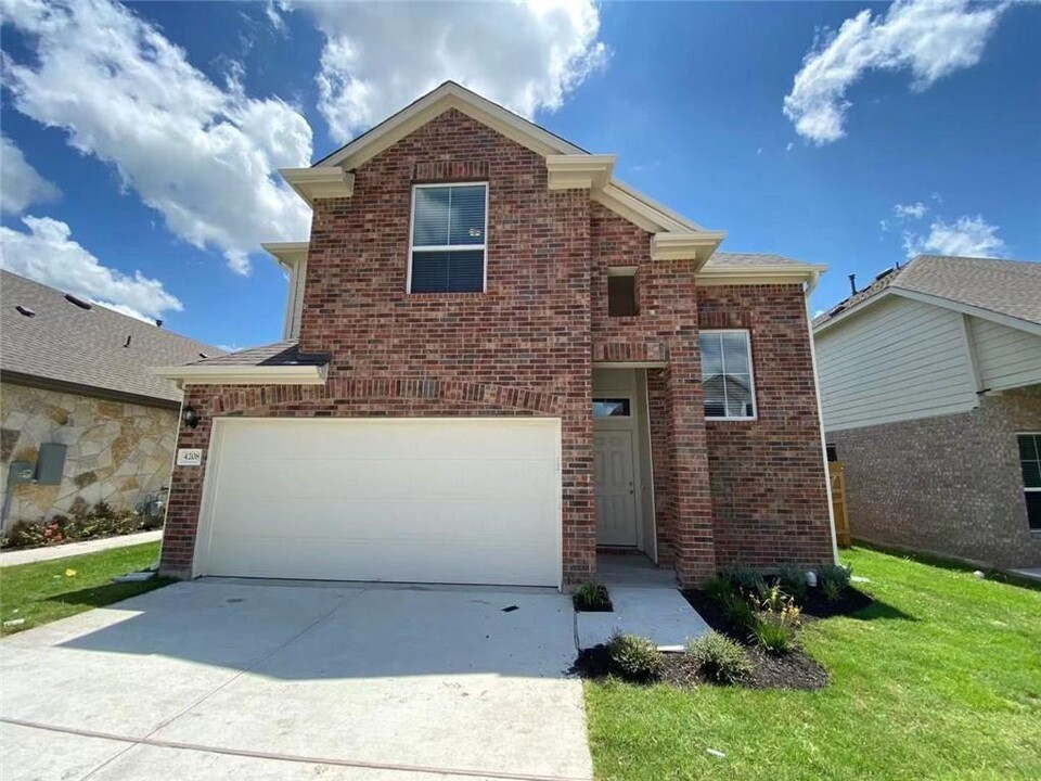 4208 Birdwatch Loop in Pflugerville, TX - Foto de edificio