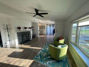 203 N Devasher Rd in Warrensburg, MO - Building Photo - Building Photo