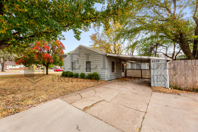 6335 Jacksonville Dr in Park City, KS - Foto de edificio - Building Photo