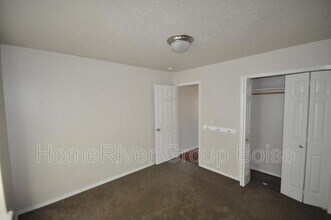 7668 W Middle Fork St in Boise, ID - Building Photo - Building Photo
