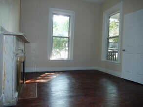 16 Cobden St, Unit 1 in Boston, MA - Building Photo - Building Photo