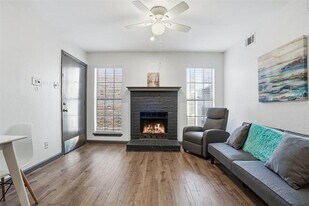 9520 Royal Ln in Dallas, TX - Building Photo