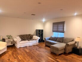 22453 Clarendon St in Woodland Hills, CA - Building Photo