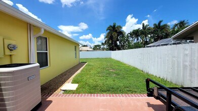 1283 Larch Way in Wellington, FL - Building Photo - Building Photo