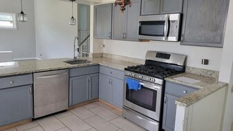 801 Chase Ln in Lombard, IL - Building Photo