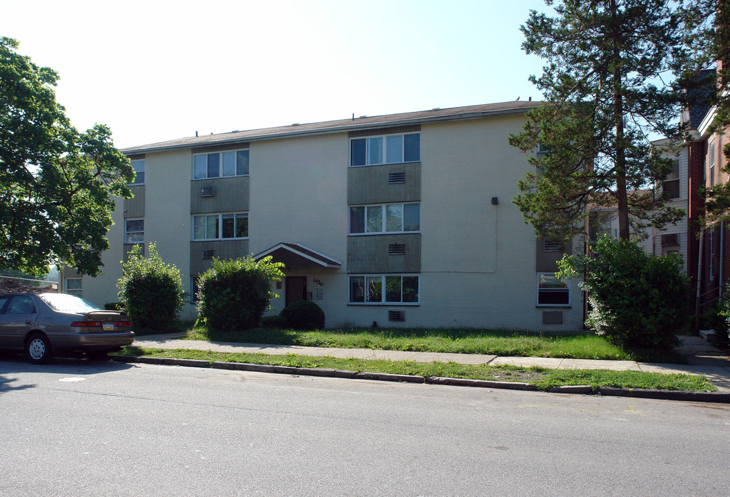 Town & Country Apartments in Norristown, PA - Building Photo