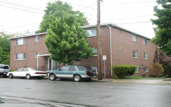 61 Crescent St Apartments in Waltham, MA - Foto de edificio - Building Photo