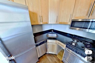 East 13th Street, Unit 29 in New York, NY - Building Photo